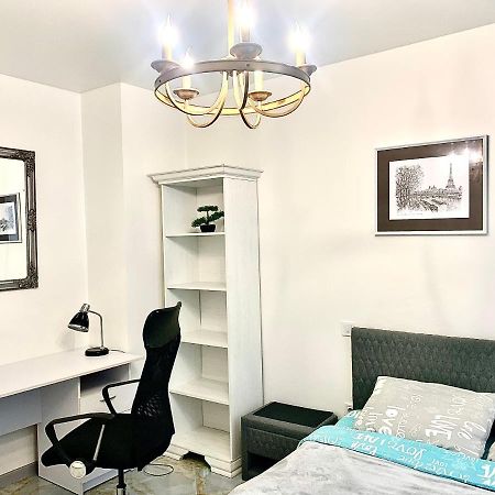 4-Room Jacuzzi Apartment Lviv Ngoại thất bức ảnh