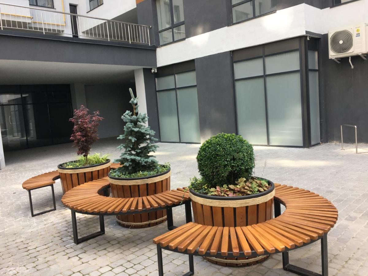 4-Room Jacuzzi Apartment Lviv Ngoại thất bức ảnh