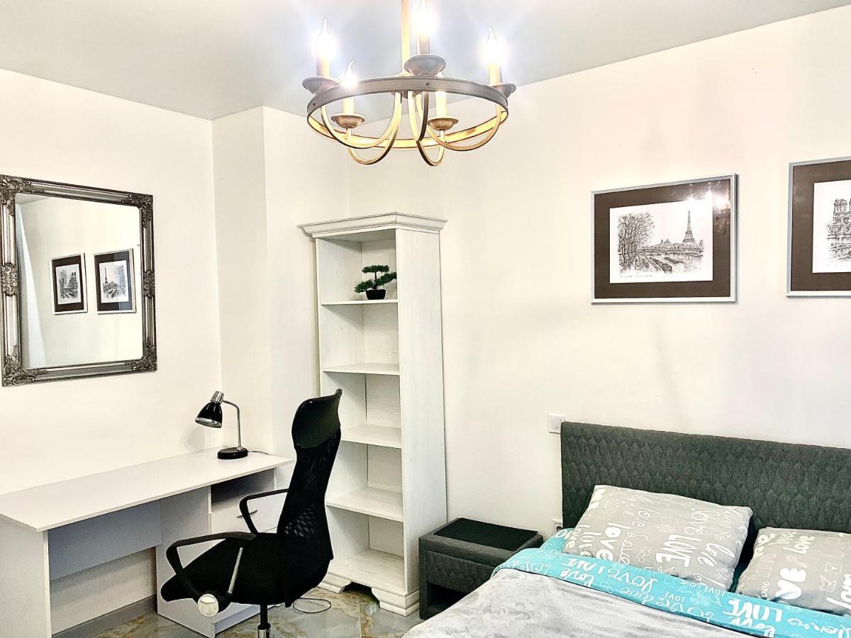 4-Room Jacuzzi Apartment Lviv Ngoại thất bức ảnh
