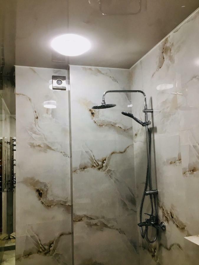 4-Room Jacuzzi Apartment Lviv Ngoại thất bức ảnh