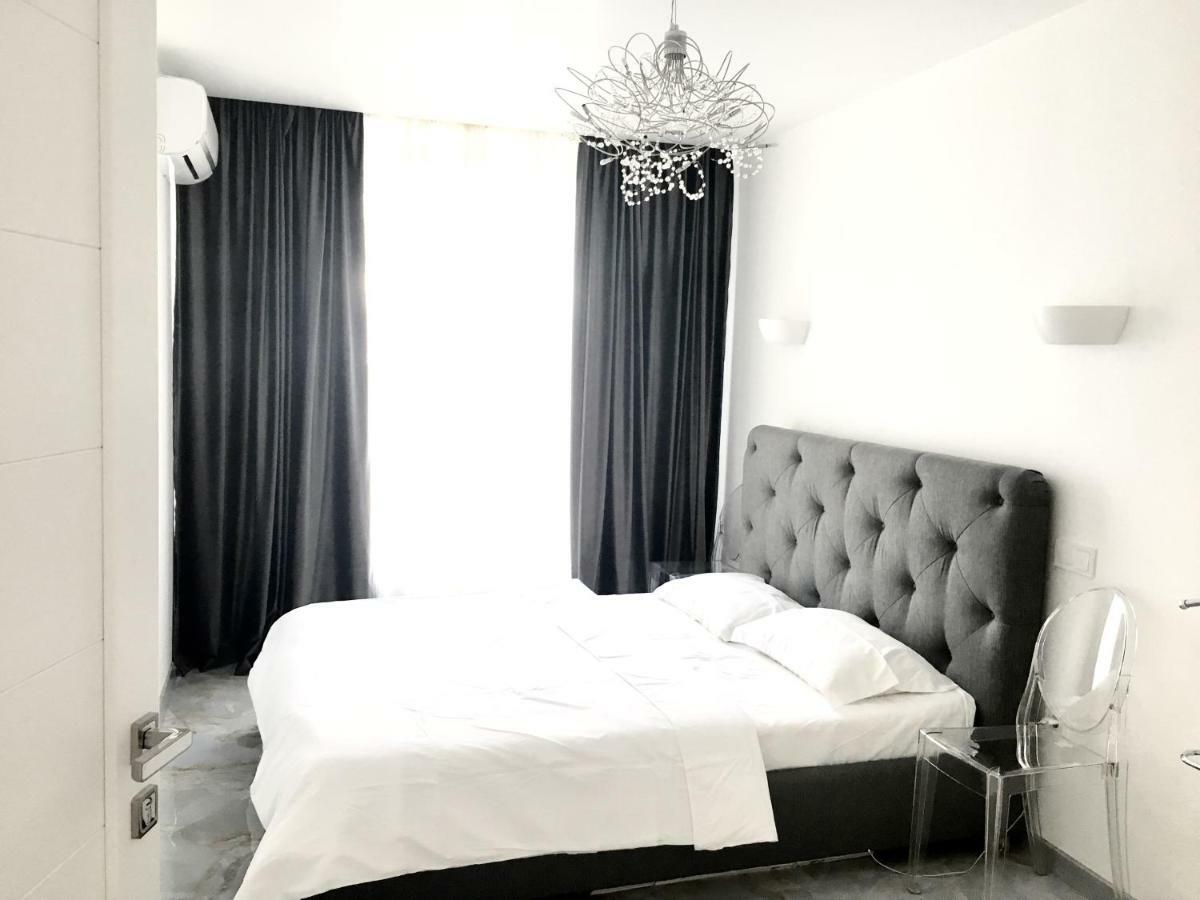 4-Room Jacuzzi Apartment Lviv Ngoại thất bức ảnh